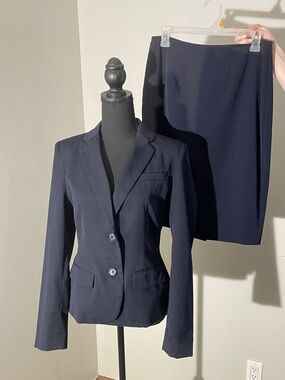Women's Dark Navy Suit (blazer and skirt) size 6
